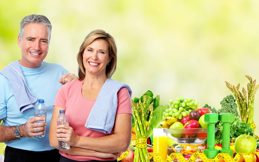 Two seniors and foods they should eat before a workout session
