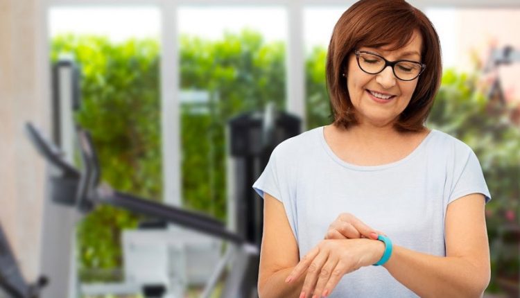 Wearable heart monitoring devices for elderly