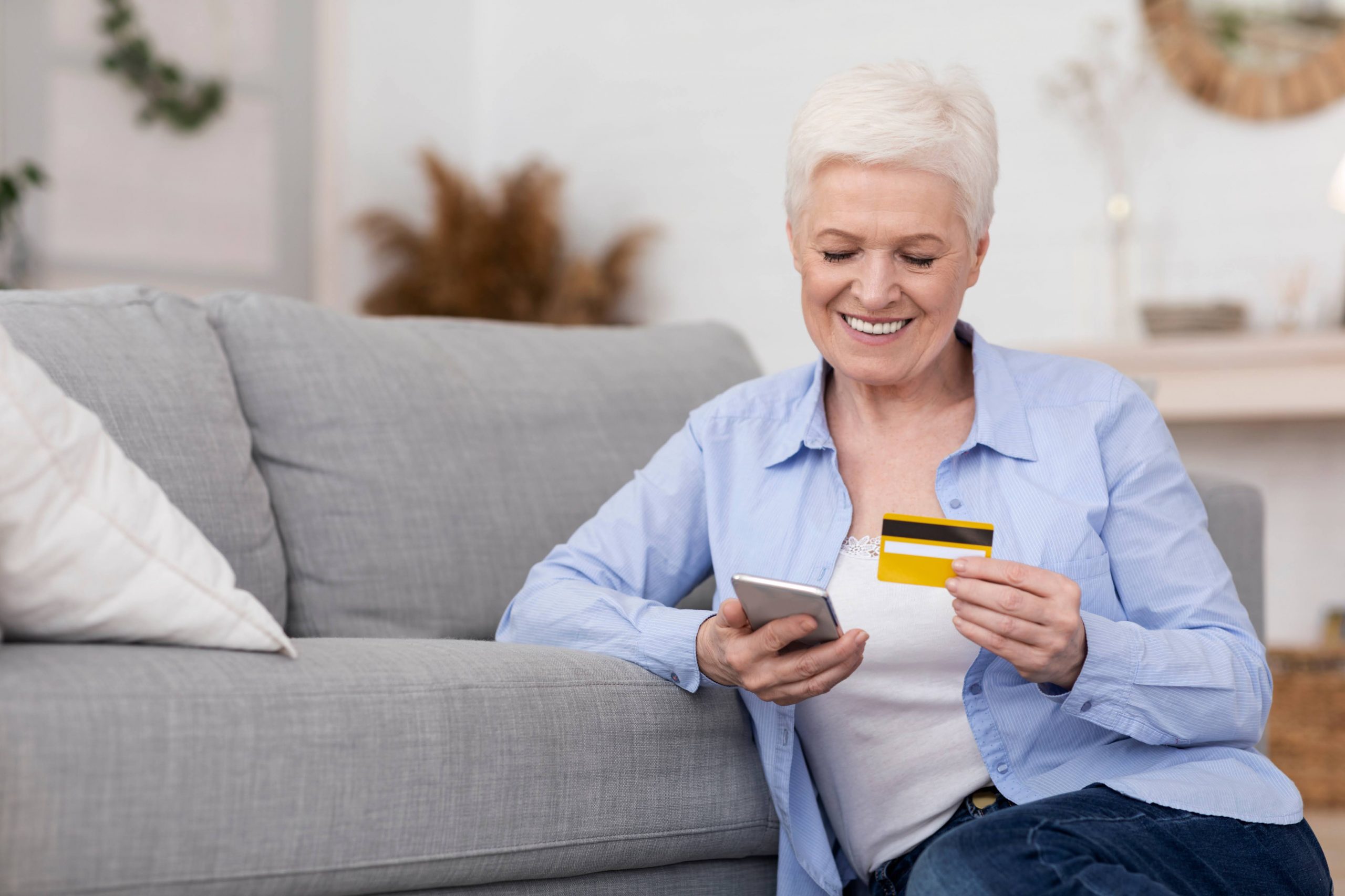 Senior woman using her mobile 